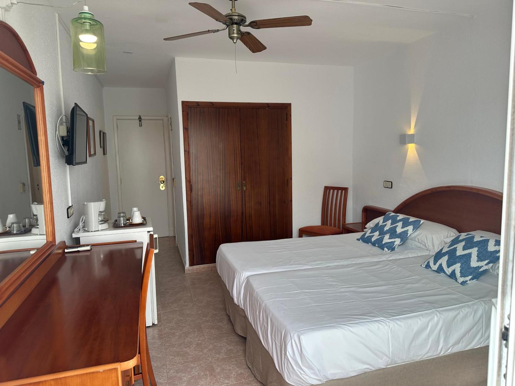 Hostal De La Caravel-La Кала де Ор Экстерьер фото