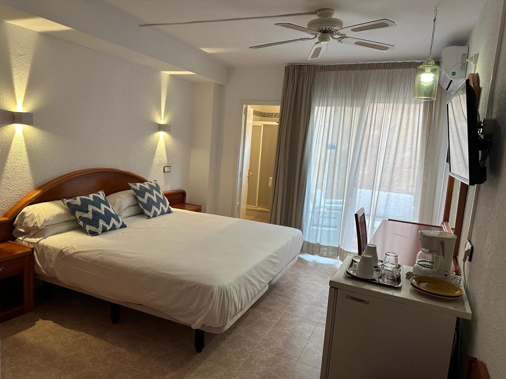 Hostal De La Caravel-La Кала де Ор Экстерьер фото