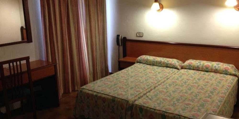 Hostal De La Caravel-La Кала де Ор Экстерьер фото